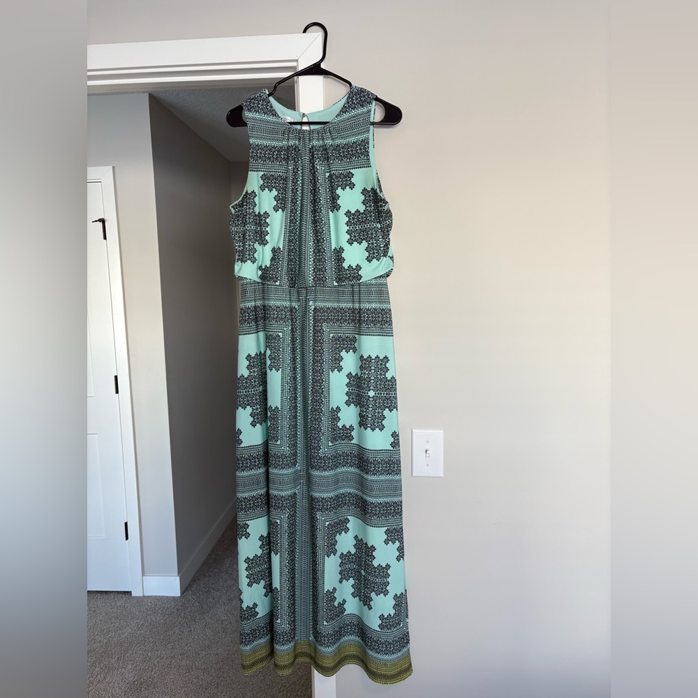 London Times maxi dress - poly/span material.  Flirty and cute!